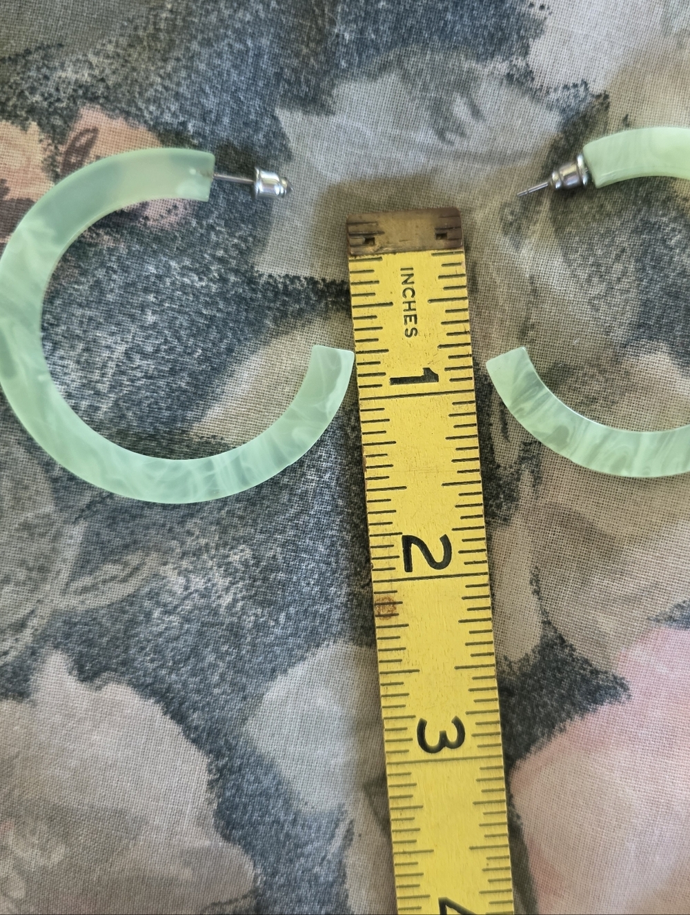 VTG Lucite Marbled Hoop Earrings Mint Green Pierced Hoops Y2k Earrings - Picture 10 of 12